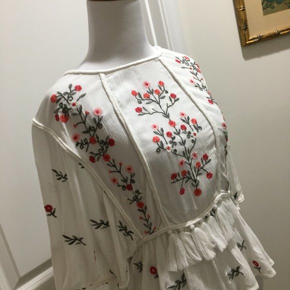 Willow & Clay Floral Embroidered Tassel Trim Top - Picture 3 of 9
